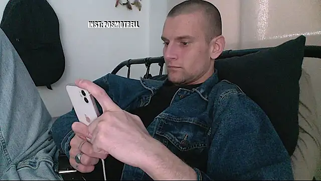 Snapshot of ETHAN_MOORE chatting on 04.12.26 ETHAN MOORE online show from 04.12.26