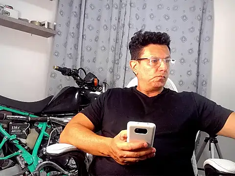 Snapshot of pedropicapi chatting on 10.04.25 pedropicapi online show from 10.04.25