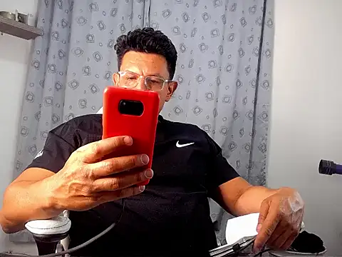 Snapshot of pedropicapi chatting on 10.28.25 pedropicapi online show from 10.28.25