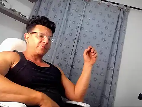 Snapshot of pedropicapi chatting on 11.22.25 pedropicapi online show from 11.22.25