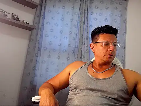 Snapshot of pedropicapi chatting on 12.20.25 pedropicapi online show from 12.20.25