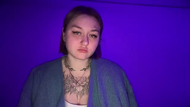 Snapshot of Isabel-Bailey chatting on 10.24.25 Isabel-Bailey online show from 10.24.25