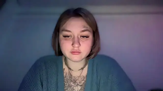 Snapshot of Isabel-Bailey chatting on 10.28.25 Isabel-Bailey online show from 10.28.25