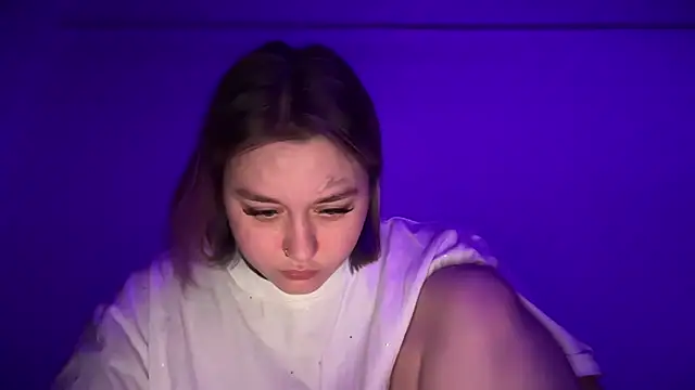 Snapshot of Isabel-Bailey chatting on 10.30.25 Isabel-Bailey online show from 10.30.25