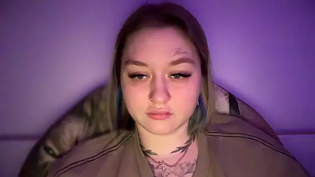 Snapshot of Isabel-Bailey chatting on 11.13.25 Isabel-Bailey online show from 11.13.25