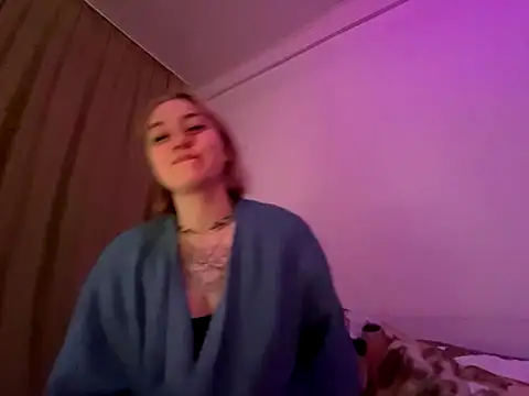 Snapshot of Isabel-Bailey chatting on 12.16.25 Isabel-Bailey online show from 12.16.25