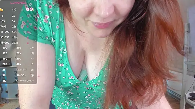 Snapshot of CutieGinger chatting on 12.20.24 CutieGinger online show from 12.20.24