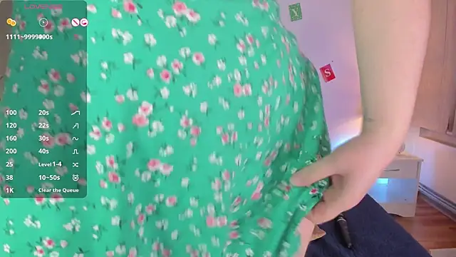 Snapshot of CutieGinger chatting on 01.12.25 CutieGinger online show from 01.12.25