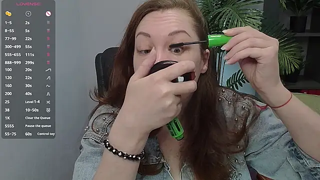 Snapshot of CutieGinger chatting on 10.30.25 CutieGinger online show from 10.30.25