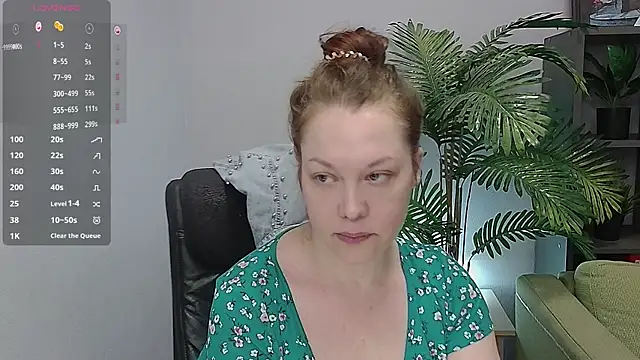 Snapshot of CutieGinger chatting on 10.31.25 CutieGinger online show from 10.31.25