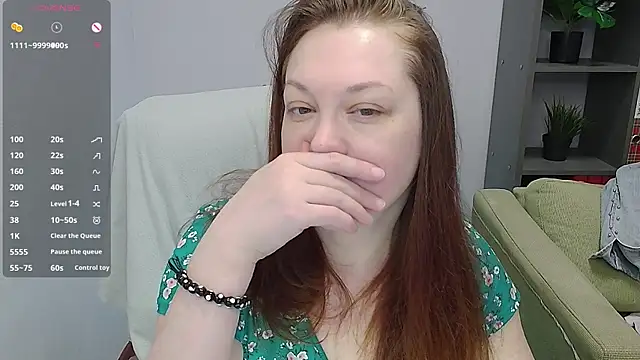 Snapshot of CutieGinger chatting on 11.08.25 CutieGinger online show from 11.08.25