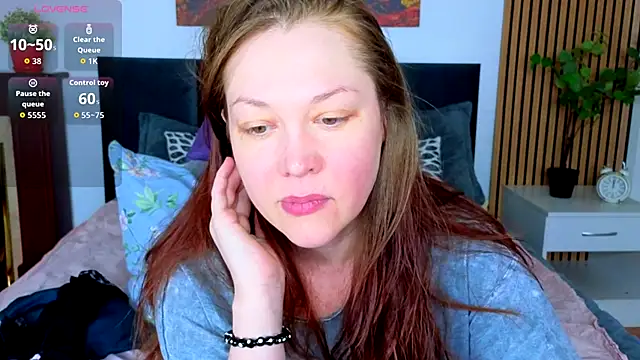 Snapshot of CutieGinger chatting on 11.26.25 CutieGinger online show from 11.26.25