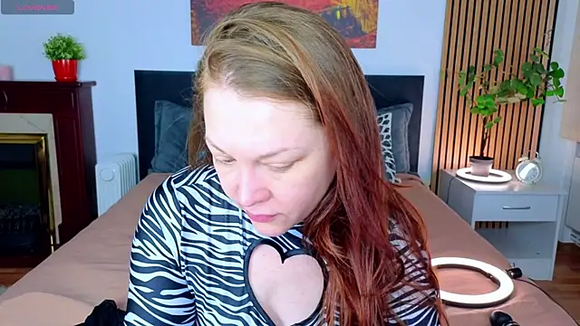 Snapshot of CutieGinger chatting on 12.04.25 CutieGinger online show from 12.04.25