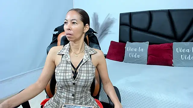 Rosalinda Cortez online show from 09.25.25