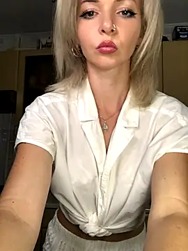Snapshot of Kristina03 chatting on 10.21.25 Kristina03 online show from 10.21.25
