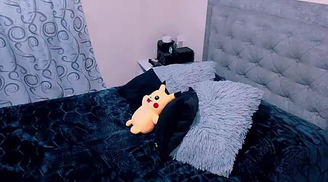 Snapshot of diana__34 chatting on 02.15.25 diana 34 online show from 02.15.25