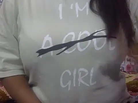 Snapshot of Lusty_Wife1 chatting on 04.19.26 Lusty Wife1 online show from 04.19.26