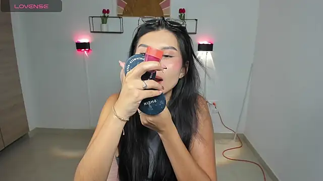 Snapshot of emily_villamil chatting on 02.27.26 emily villamil online show from 02.27.26