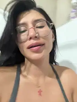 Snapshot of emily_villamil chatting on 02.28.26 emily villamil online show from 02.28.26