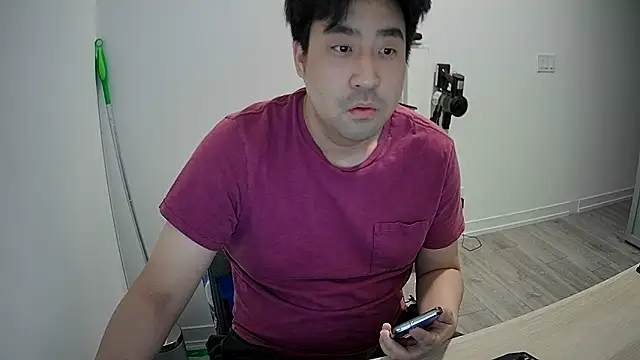 Snapshot of Koreanboy171 chatting on 05.17.26 Koreanboy171 online show from 05.17.26