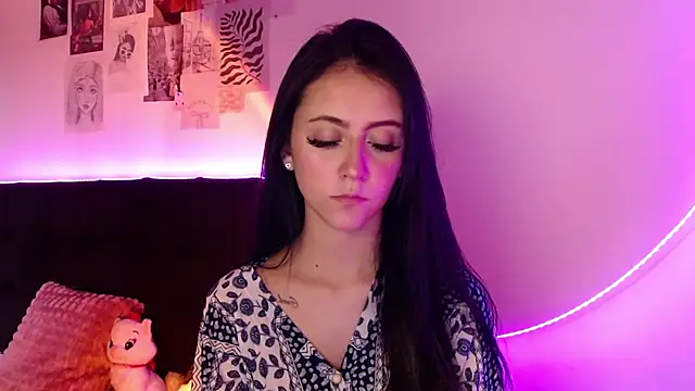 Coralinnee  online show from 03.01.25