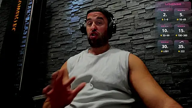 Snapshot of David_Big_Daddy chatting on 11.06.25 David Big Daddy online show from 11.06.25