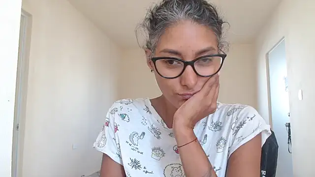 Snapshot of brdot_ chatting on 11.09.25 brdot online show from 11.09.25