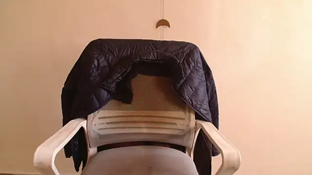 Snapshot of brdot_ chatting on 12.22.25 brdot online show from 12.22.25