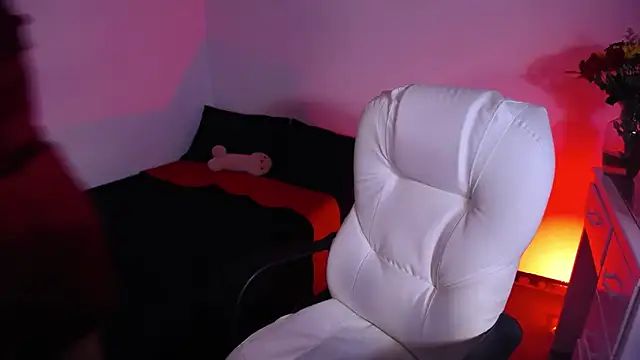 Snapshot of bad_scarlett1 chatting on 10.10.25 bad scarlett1 online show from 10.10.25