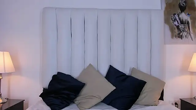 Snapshot of Violet_queen20 chatting on 11.18.25 Violet queen20 online show from 11.18.25