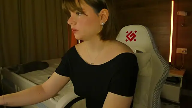 Snapshot of Elizabeth_Hottie_ chatting on 03.19.26 Elizabeth Hottie online show from 03.19.26