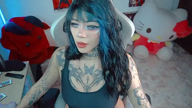 Snapshot of Deadly_Doll chatting on 06.17.26 Deadly Doll online show from 06.17.26