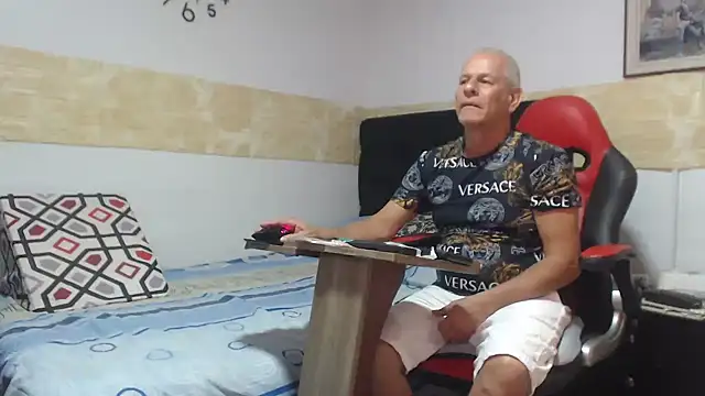 VALENTINO1983  online show from 09.13.25