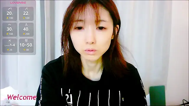 Snapshot of Love_me_Eri_ chatting on 09.29.25 Love me Eri  online show from 09.29.25