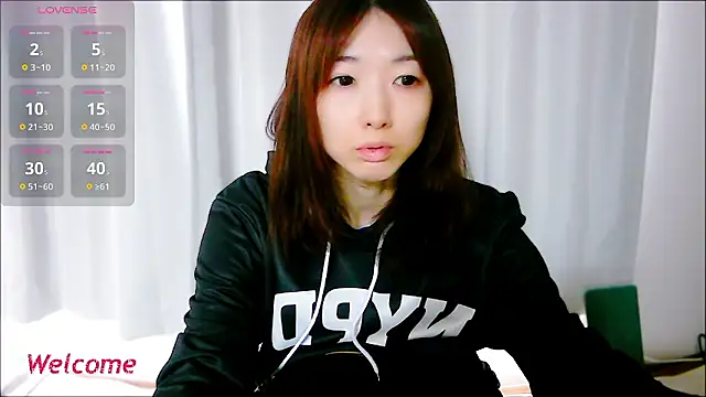 Snapshot of Love_me_Eri_ chatting on 10.06.25 Love me Eri  online show from 10.06.25