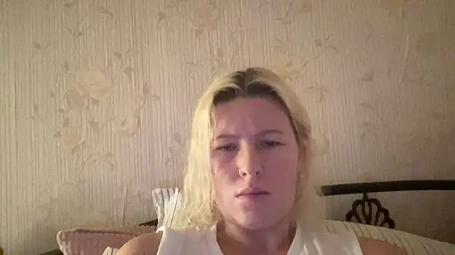 Snapshot of moonamii chatting on 12.24.24 moonamii online show from 12.24.24