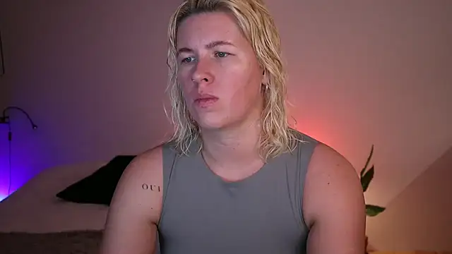 Snapshot of moonamii chatting on 01.23.25 moonamii online show from 01.23.25