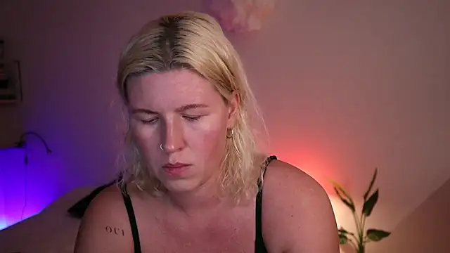 Snapshot of moonamii chatting on 01.25.25 moonamii online show from 01.25.25