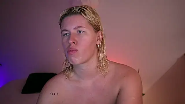 Snapshot of moonamii chatting on 01.26.25 moonamii online show from 01.26.25