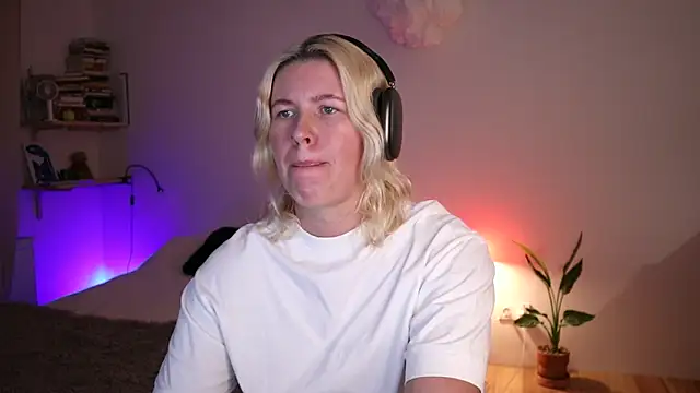 Snapshot of moonamii chatting on 01.29.25 moonamii online show from 01.29.25