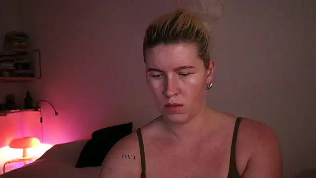 Snapshot of moonamii chatting on 02.18.25 moonamii online show from 02.18.25