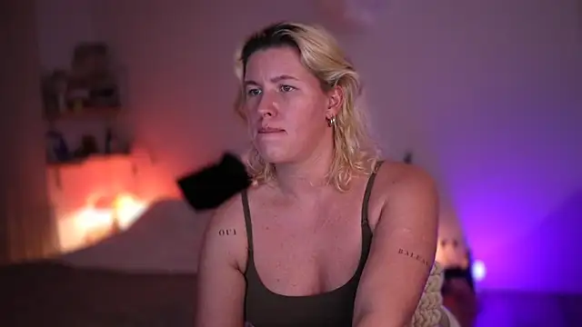 Snapshot of moonamii chatting on 02.28.25 moonamii online show from 02.28.25