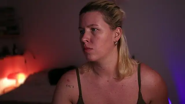 Snapshot of moonamii chatting on 03.14.25 moonamii online show from 03.14.25