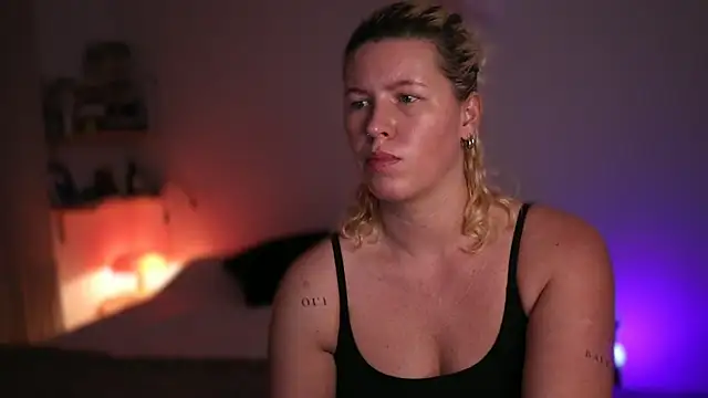 Snapshot of moonamii chatting on 03.16.25 moonamii online show from 03.16.25