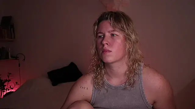 Snapshot of moonamii chatting on 10.24.25 moonamii online show from 10.24.25