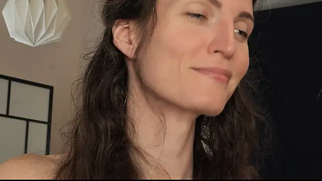 yulladao online show from 09.18.25