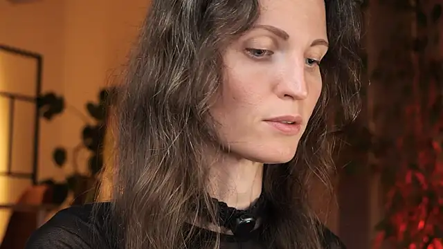 yulladao online show from 10.26.25