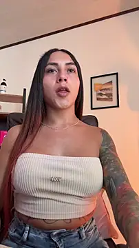 Snapshot of jesica__simpson chatting on 06.12.26 jesica simpson online show from 06.12.26