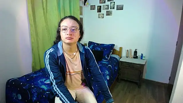 Snapshot of monkeywillwhite chatting on 10.25.25 monkeywillwhite online show from 10.25.25