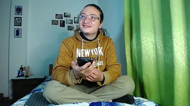 Snapshot of monkeywillwhite chatting on 11.14.25 monkeywillwhite online show from 11.14.25